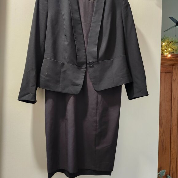 Dress and jacket - Picture 4 of 4